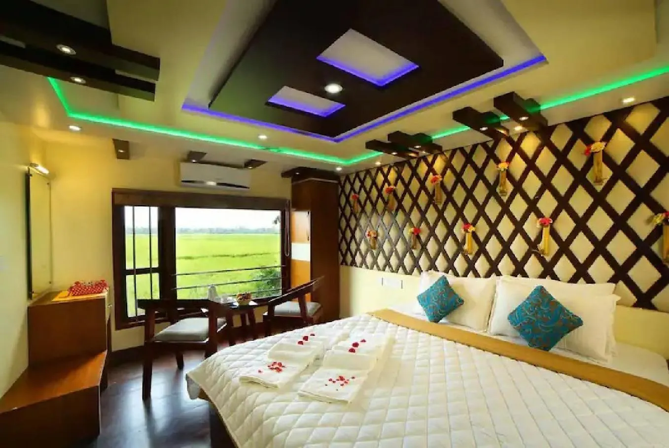 Northstar 3 Bedroom Ac Private Houseboat With All Meals Alappuzha Πλωτό κατάλυμα